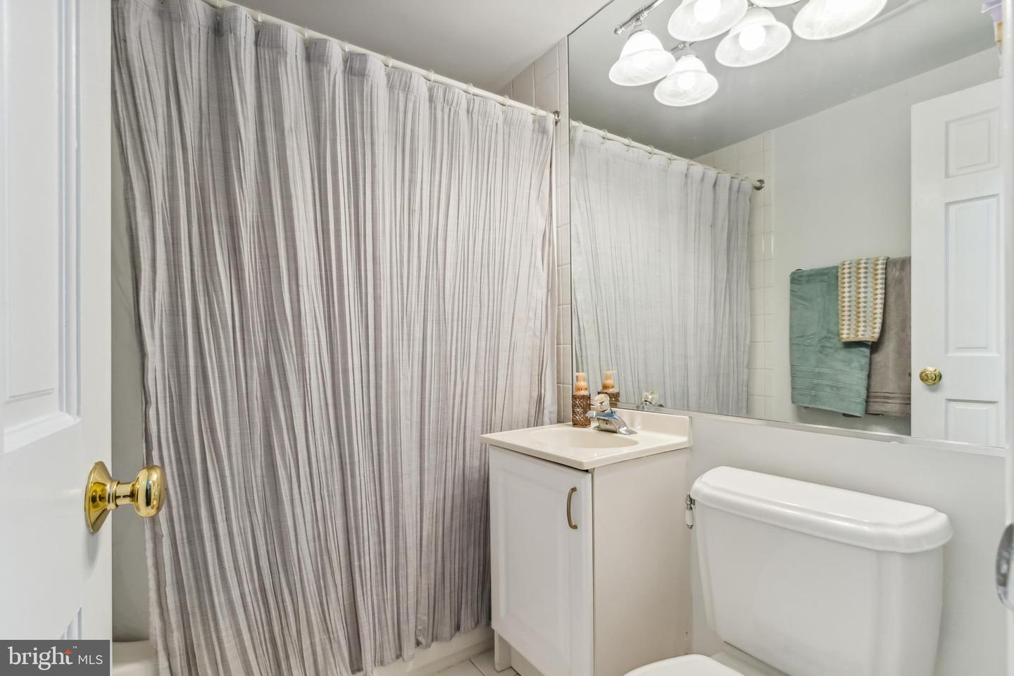 3814 Lyndhurst DRIVE Unit: 201