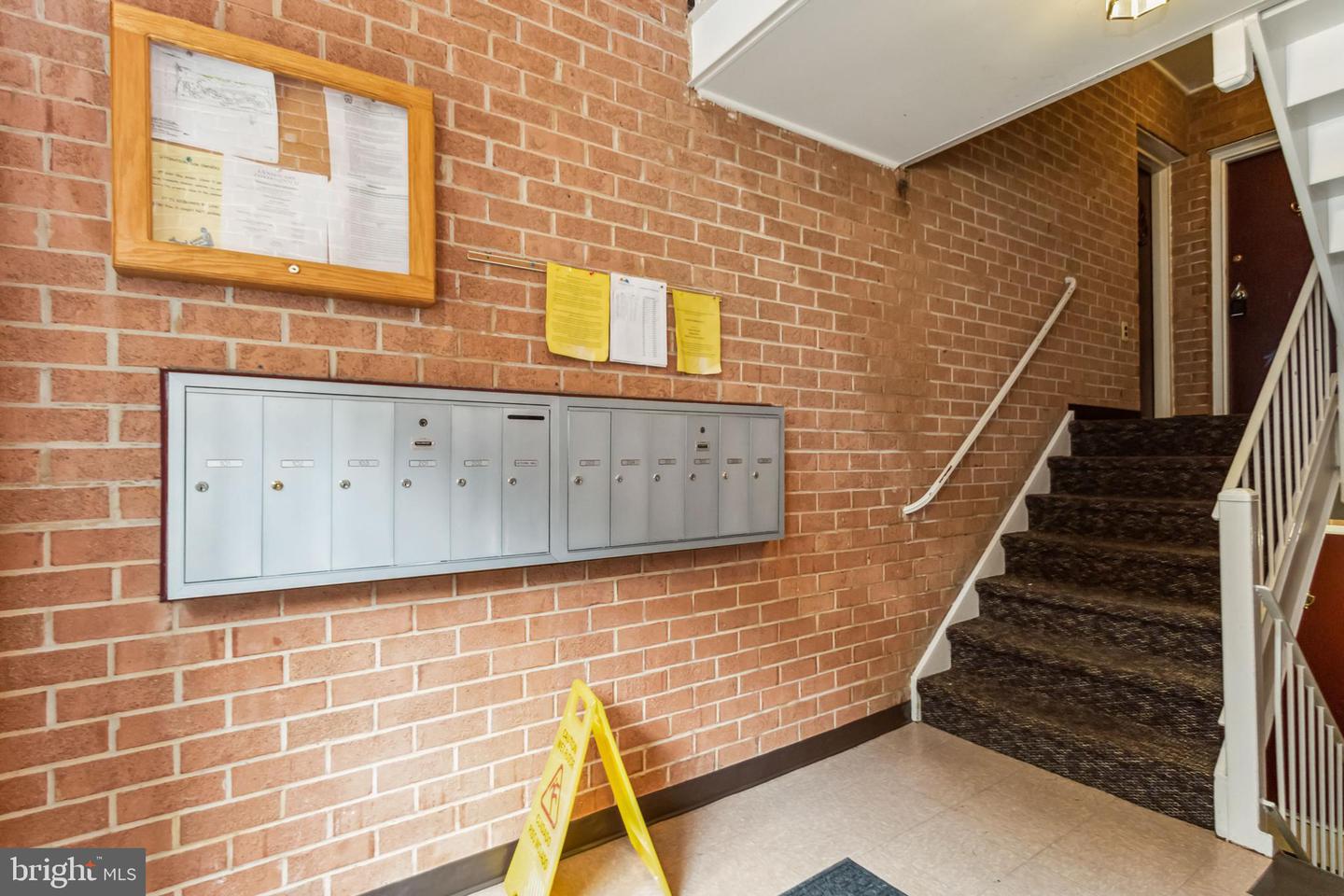 3814 Lyndhurst DRIVE Unit: 201
