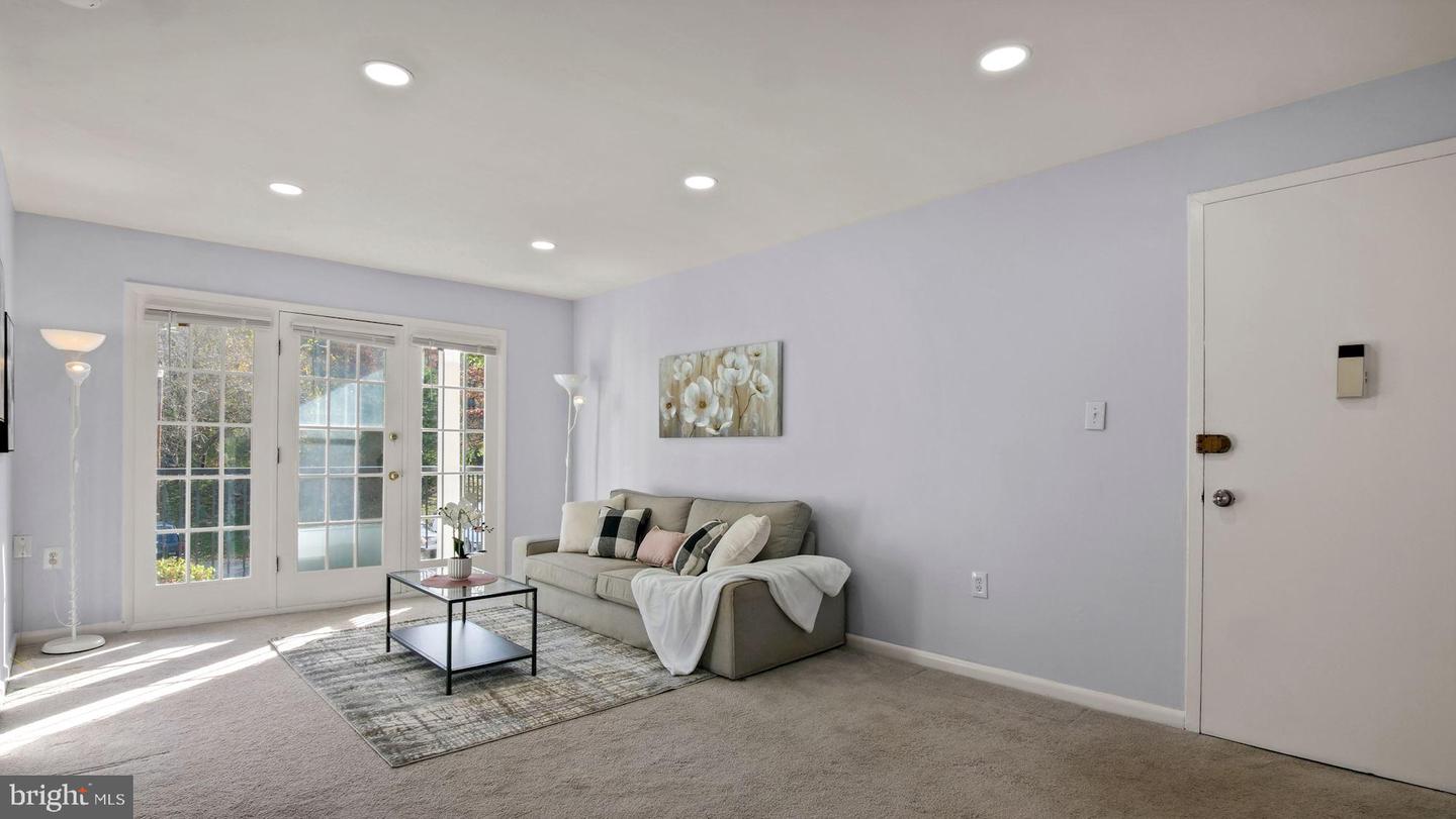 9447 Fairfax BOULEVARD Unit: 204