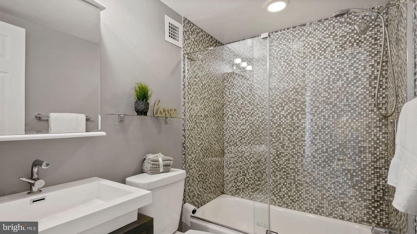 9447 Fairfax BOULEVARD Unit: 204