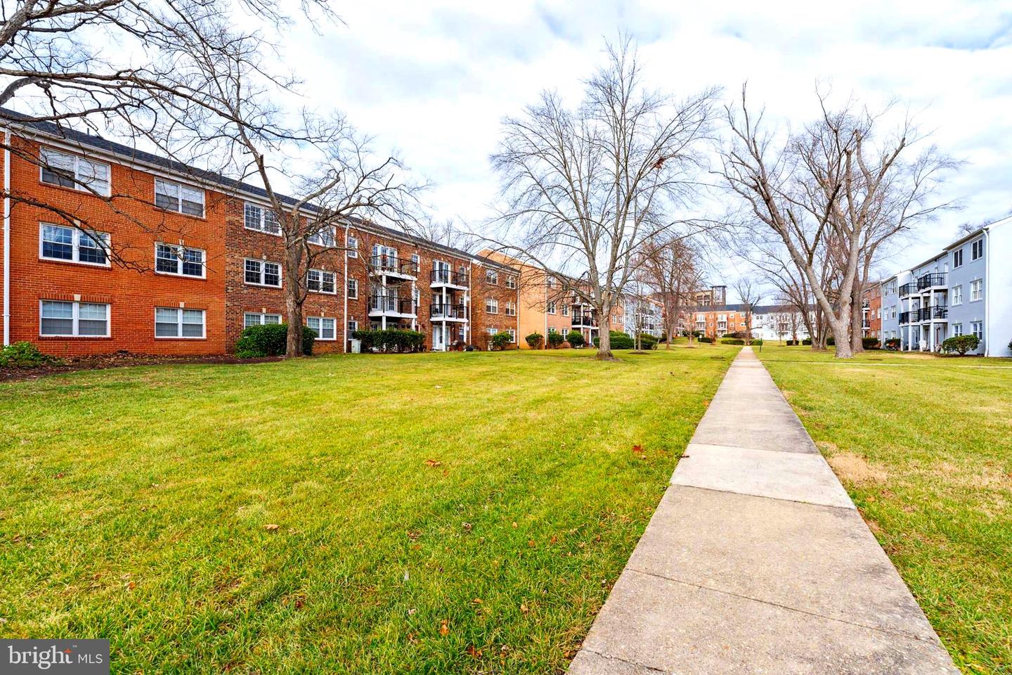 9461 Fairfax BOULEVARD Unit: 203