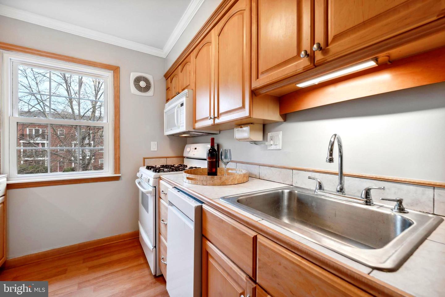 9461 Fairfax BOULEVARD Unit: 203