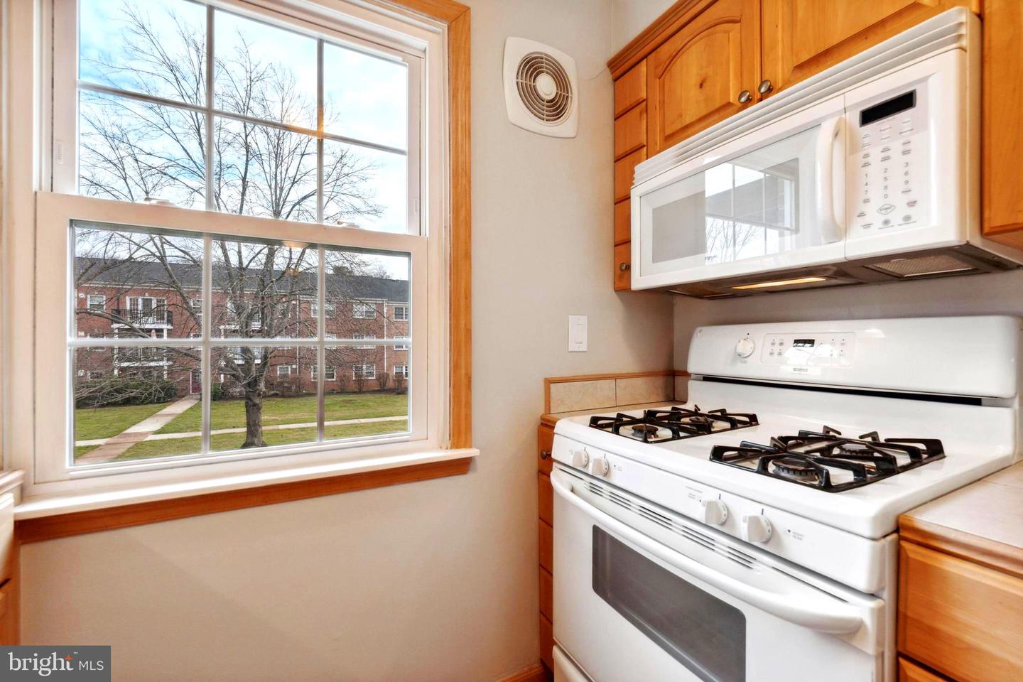 9461 Fairfax BOULEVARD Unit: 203