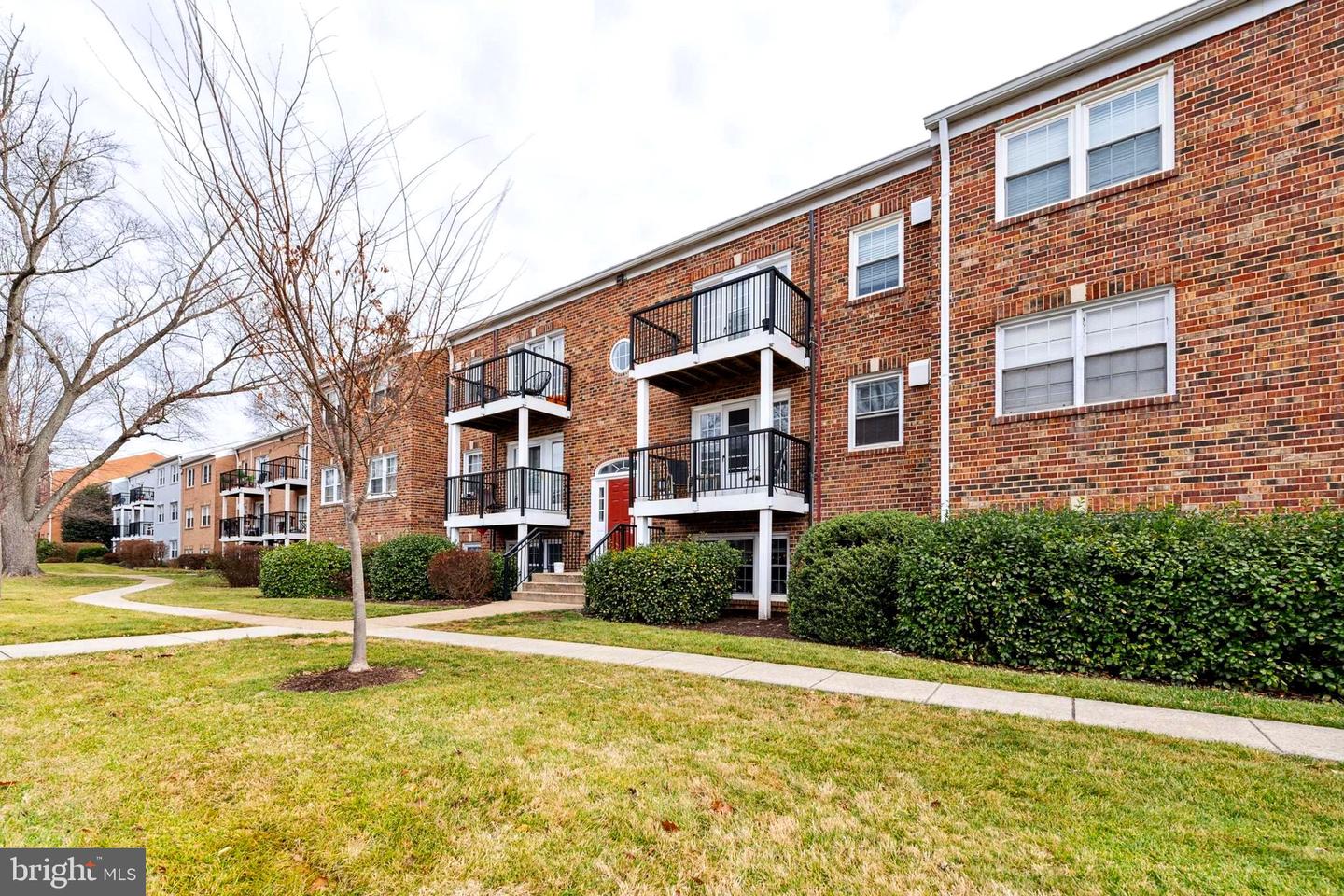 9461 Fairfax BOULEVARD Unit: 203