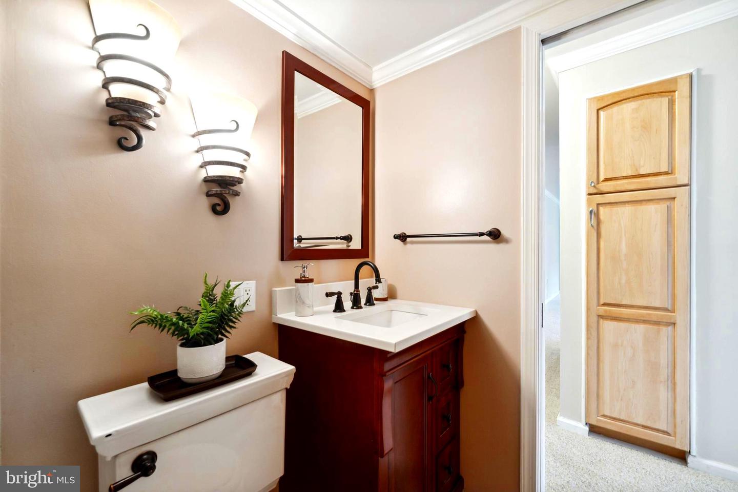9461 Fairfax BOULEVARD Unit: 203