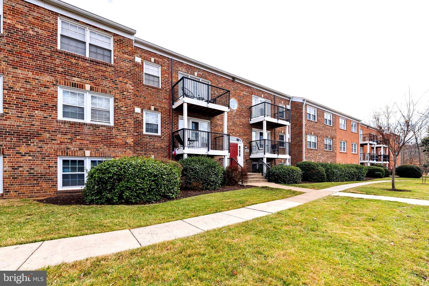 9461 Fairfax BOULEVARD Unit: 203