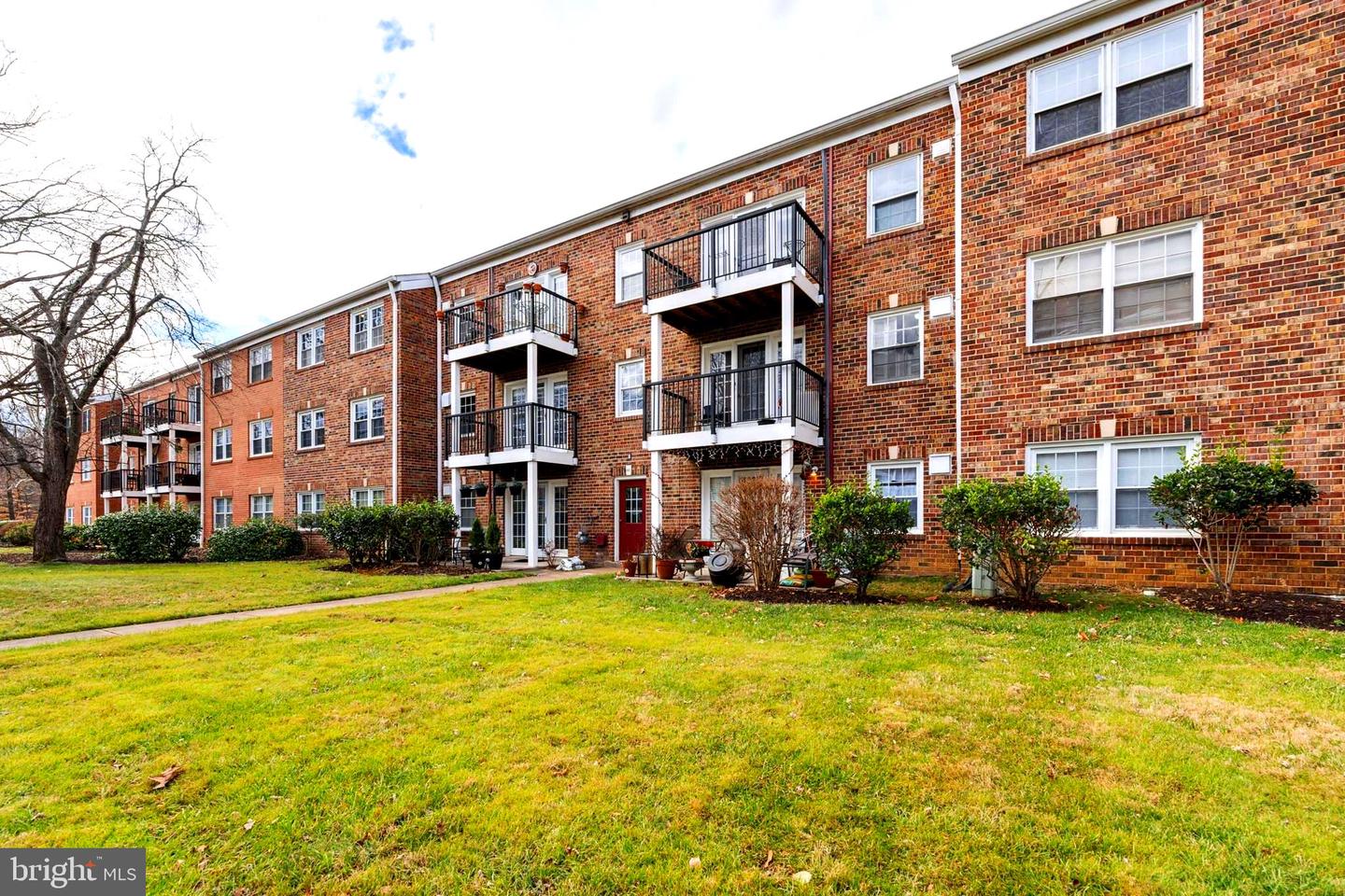 9461 Fairfax BOULEVARD Unit: 203