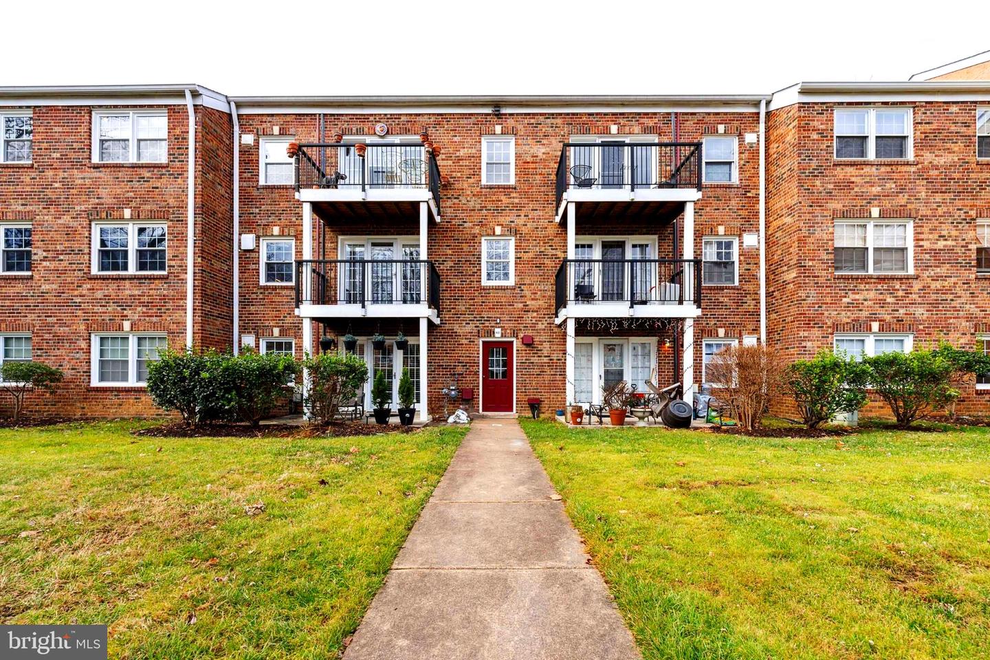9461 Fairfax BOULEVARD Unit: 203