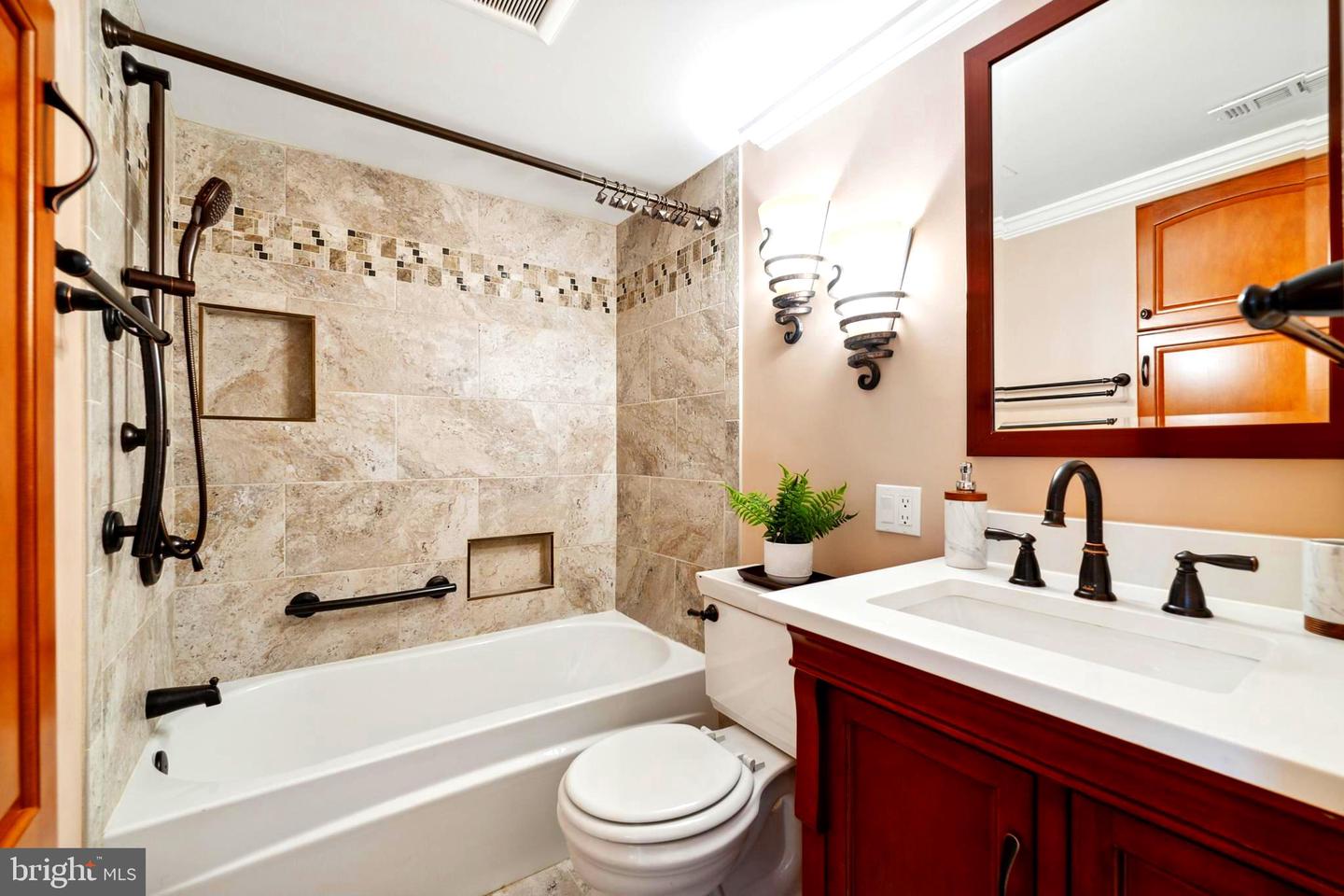 9461 Fairfax BOULEVARD Unit: 203