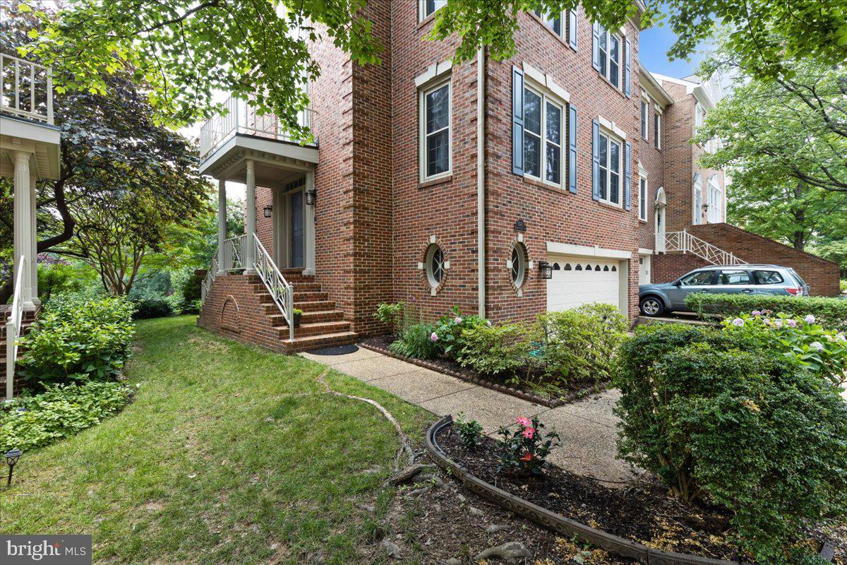 10411 Breckinridge LANE