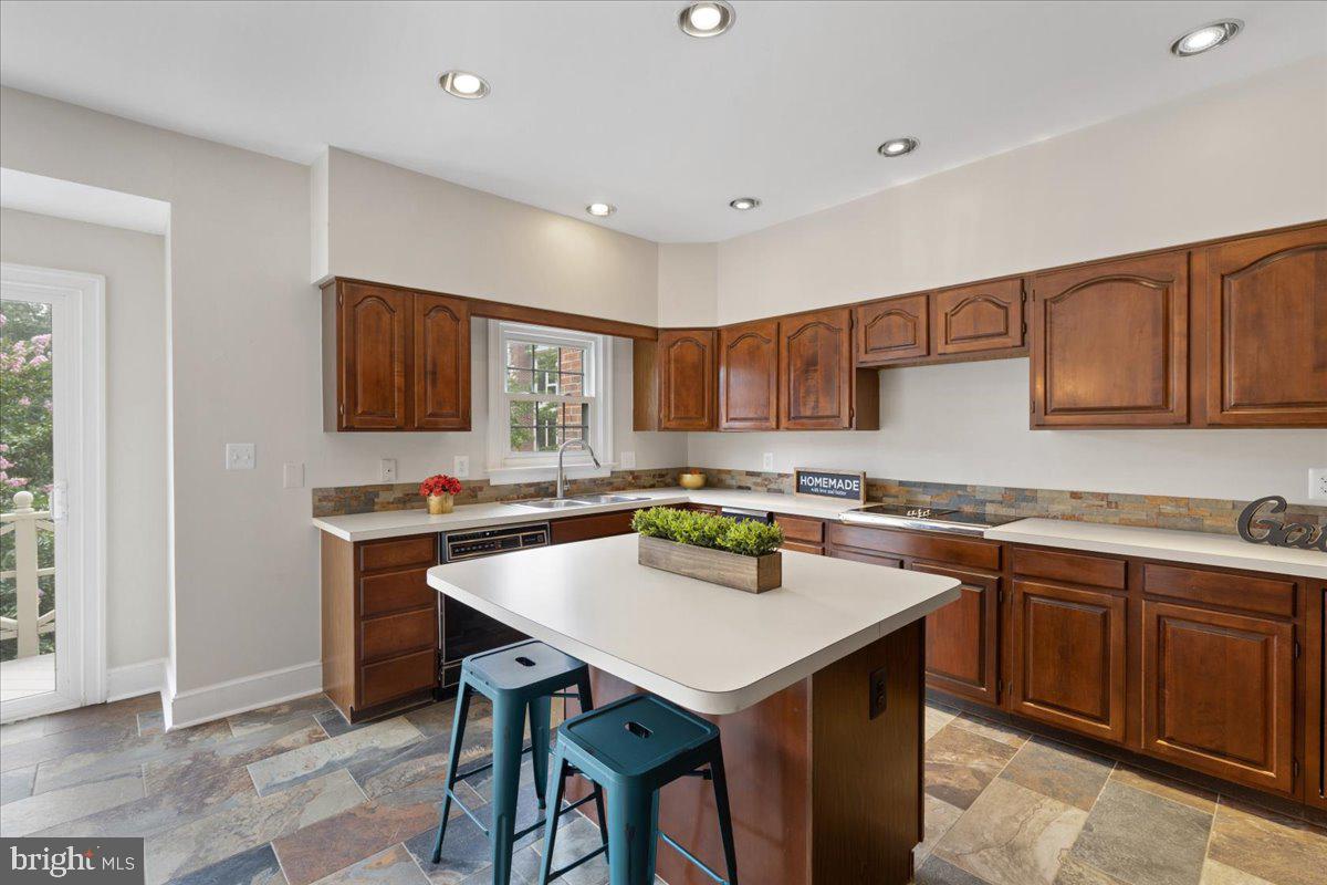 10411 Breckinridge LANE