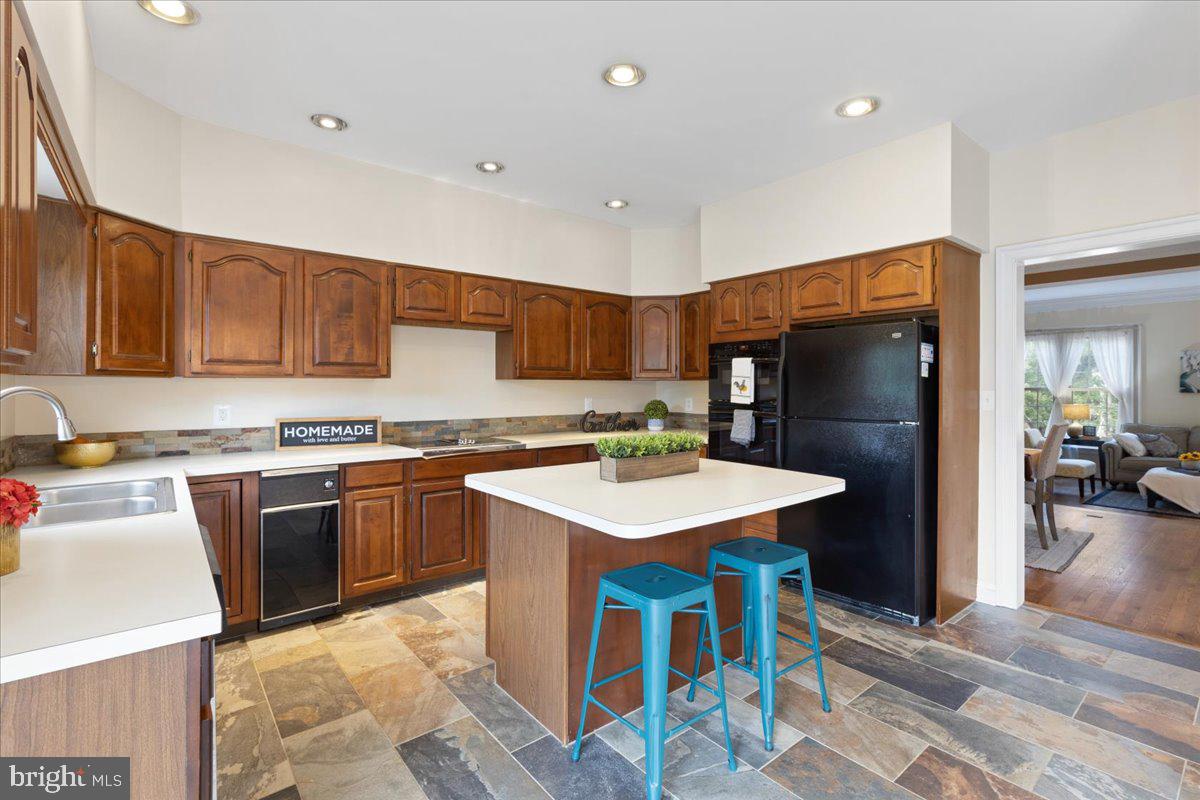 10411 Breckinridge LANE