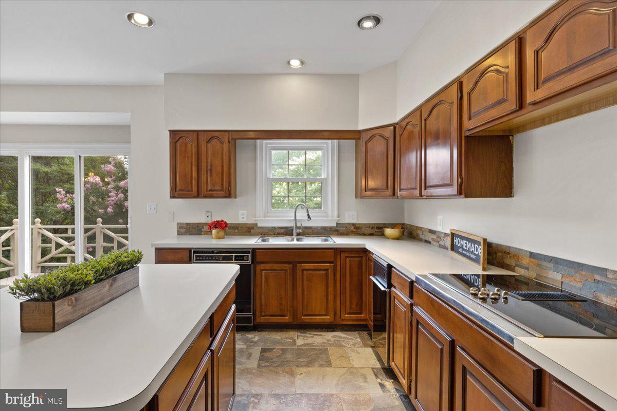 10411 Breckinridge LANE
