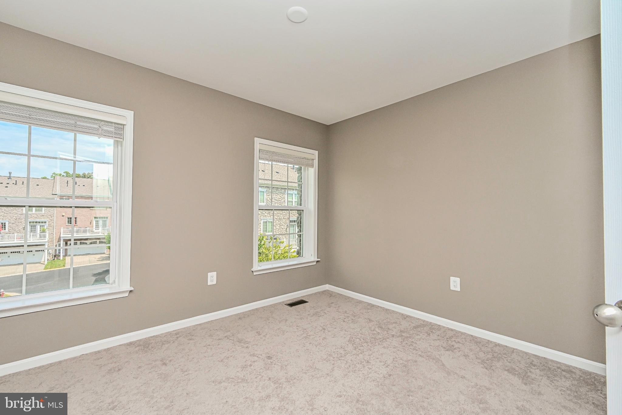 10611 Royal Mews