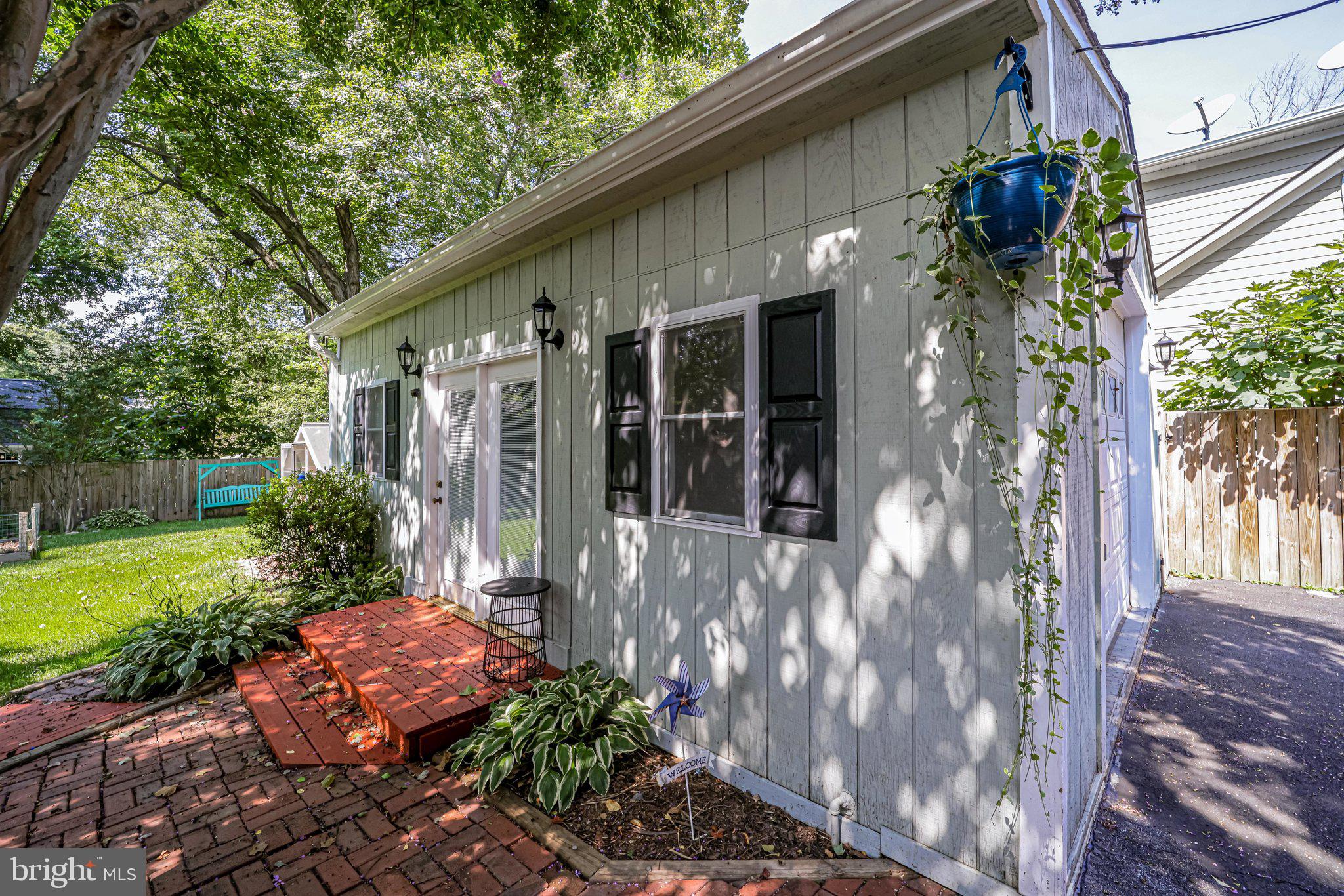 4038 MAPLE STREET