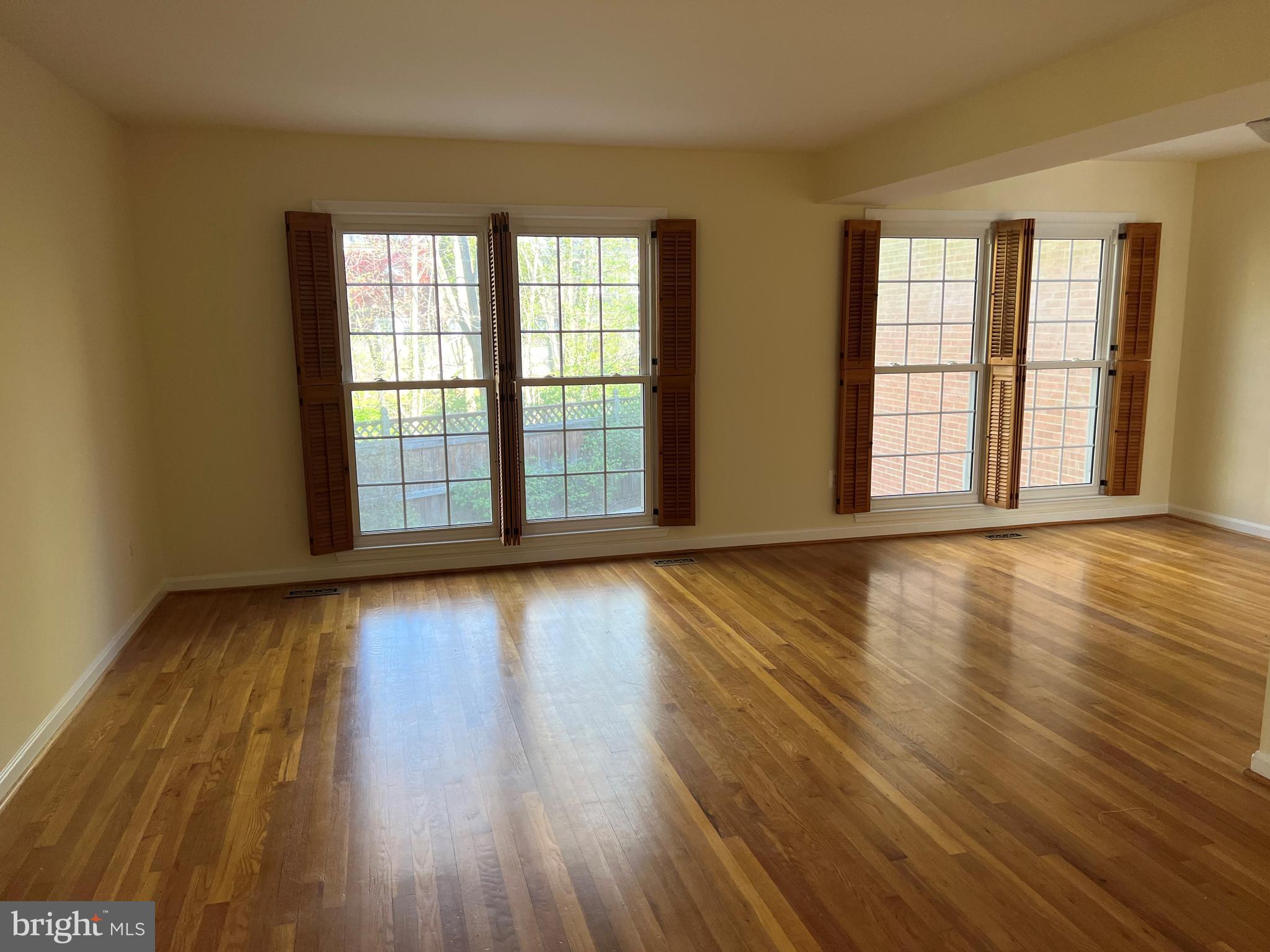 3225 DUNSTER COURT