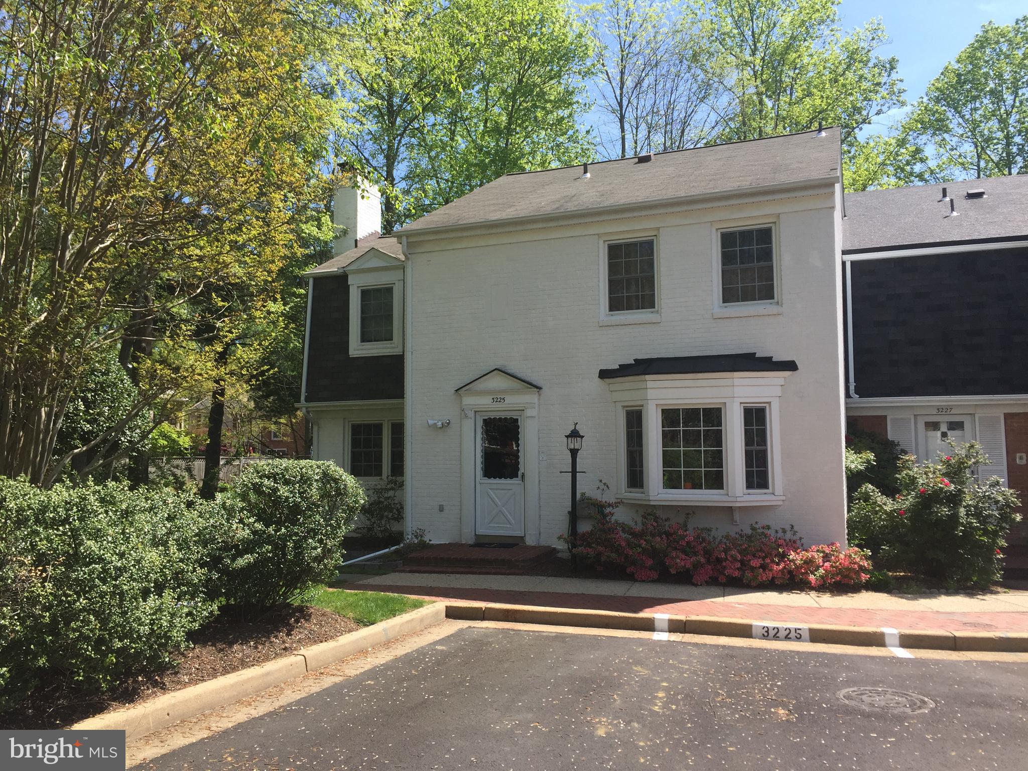 3225 DUNSTER COURT