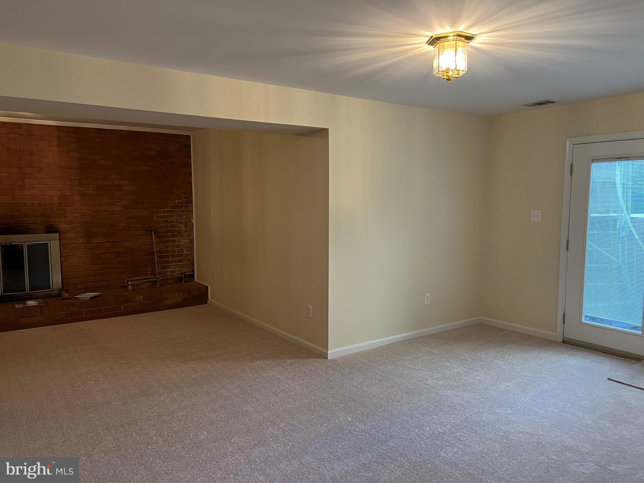 3225 DUNSTER COURT