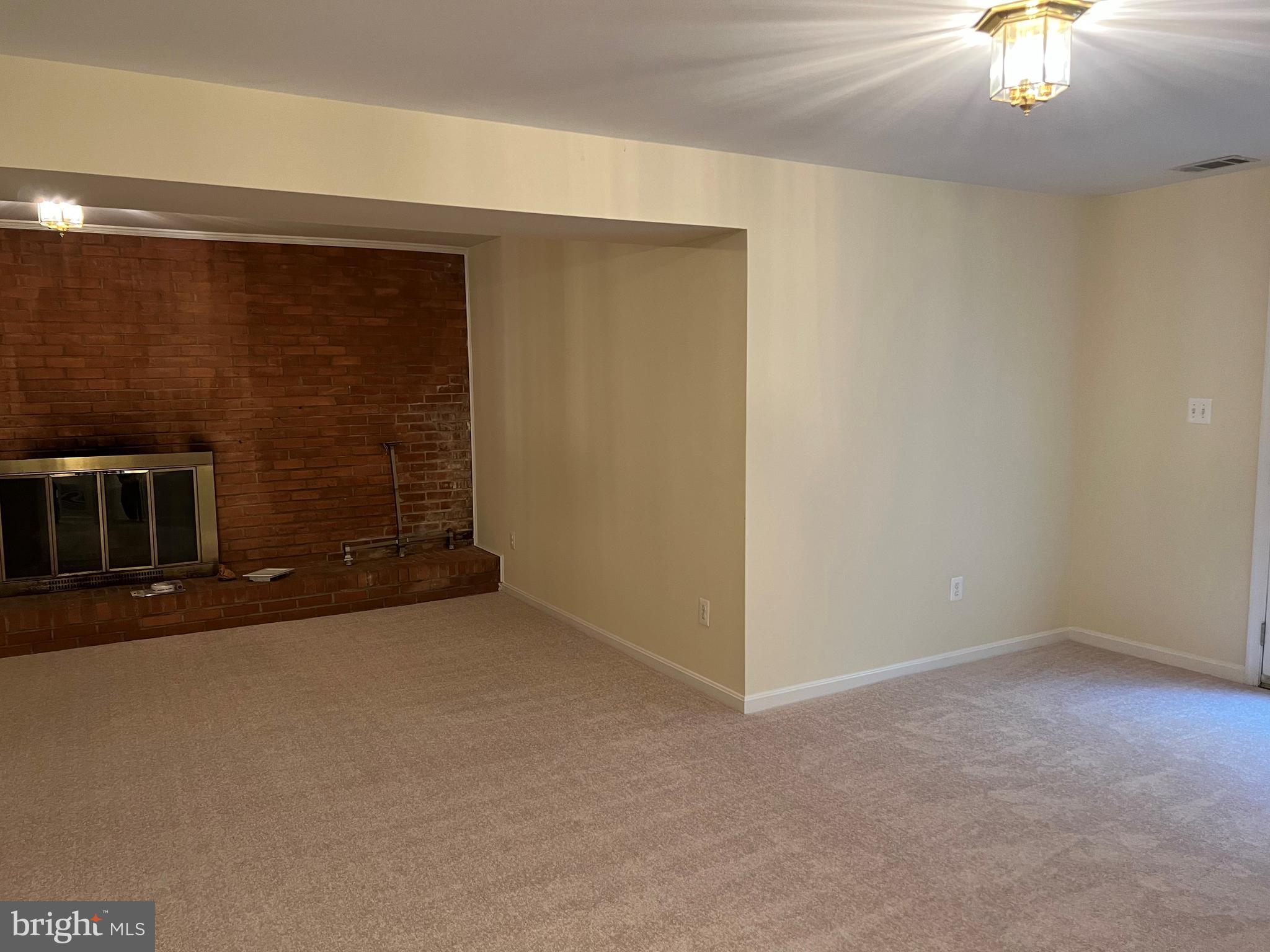 3225 DUNSTER COURT
