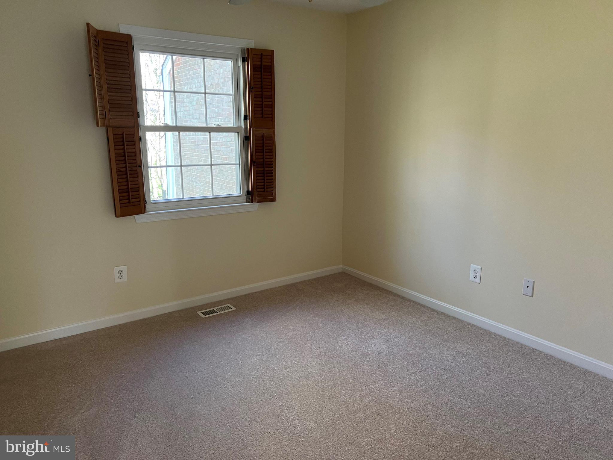 3225 DUNSTER COURT