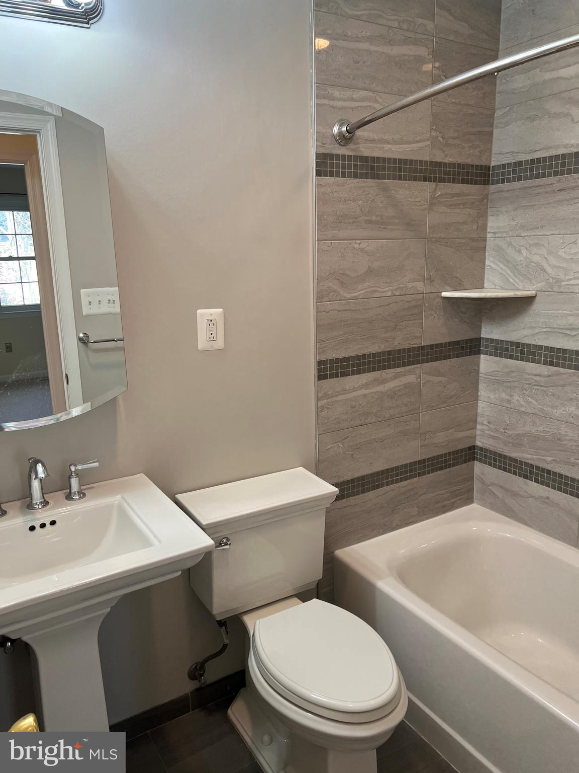 3225 DUNSTER COURT