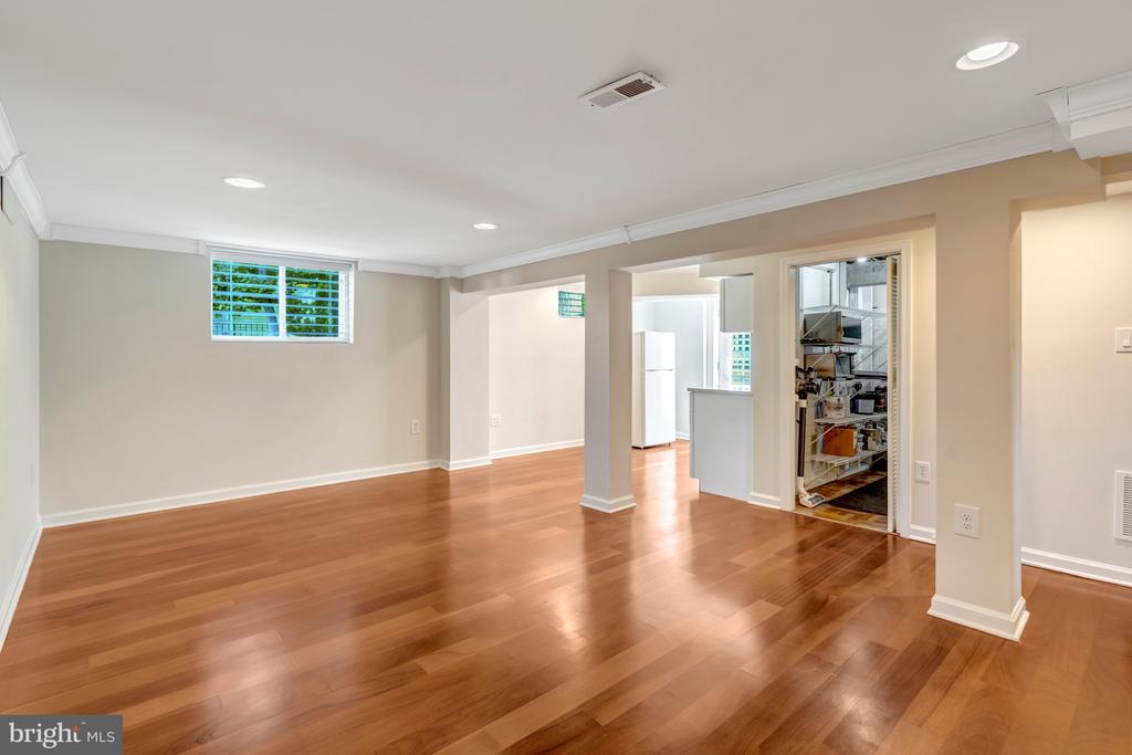 4029 WOODLAND DRIVE