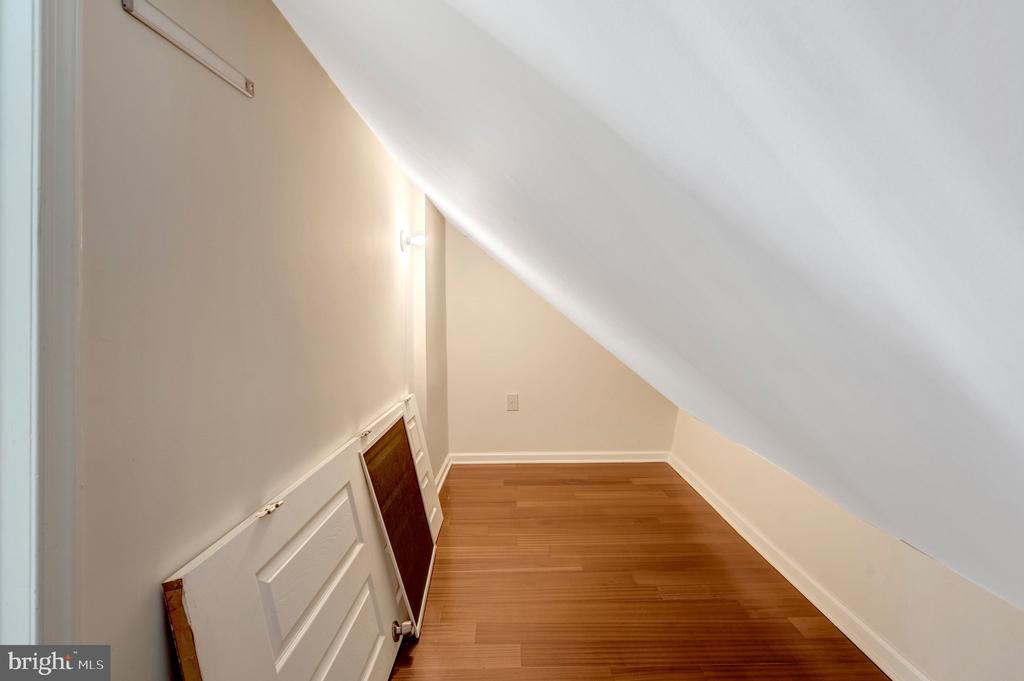 4029 WOODLAND DRIVE