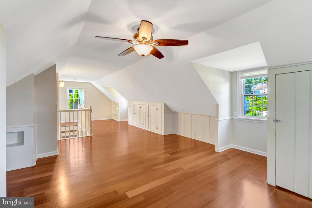 4029 WOODLAND DRIVE
