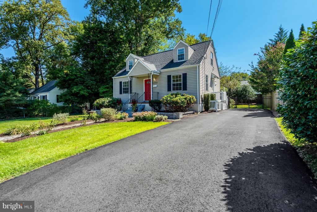 4029 WOODLAND DRIVE