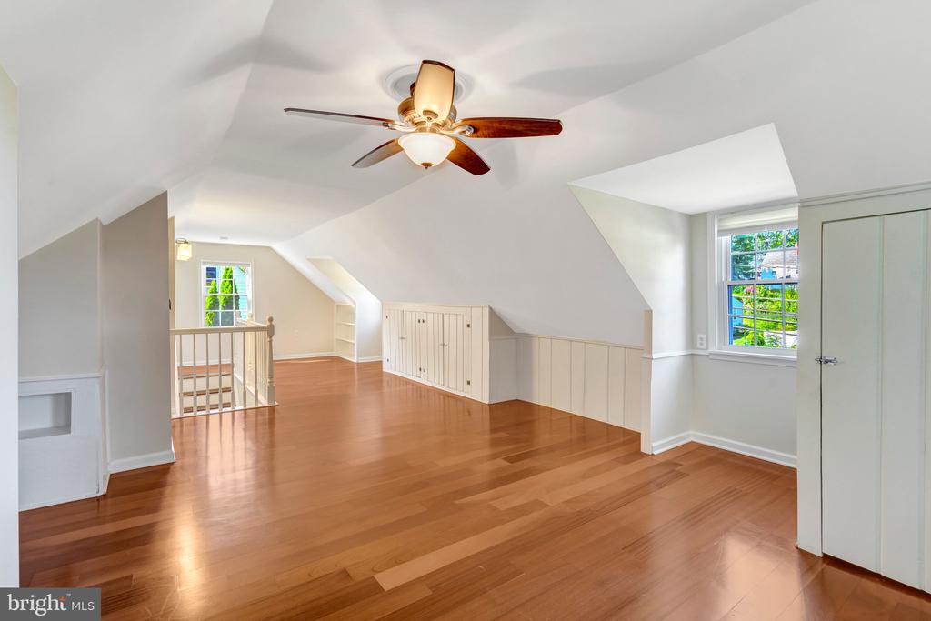 4029 WOODLAND DRIVE