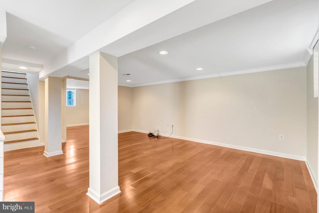 4029 WOODLAND DRIVE