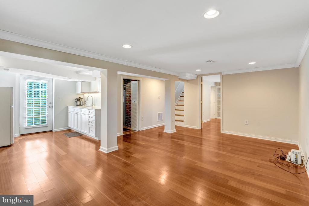 4029 WOODLAND DRIVE