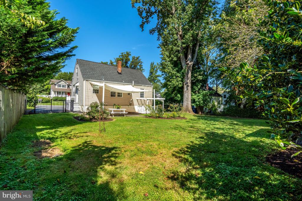 4029 WOODLAND DRIVE