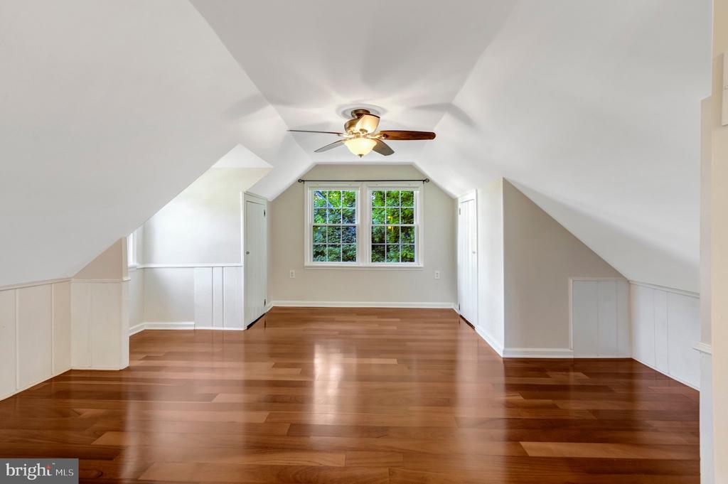 4029 WOODLAND DRIVE