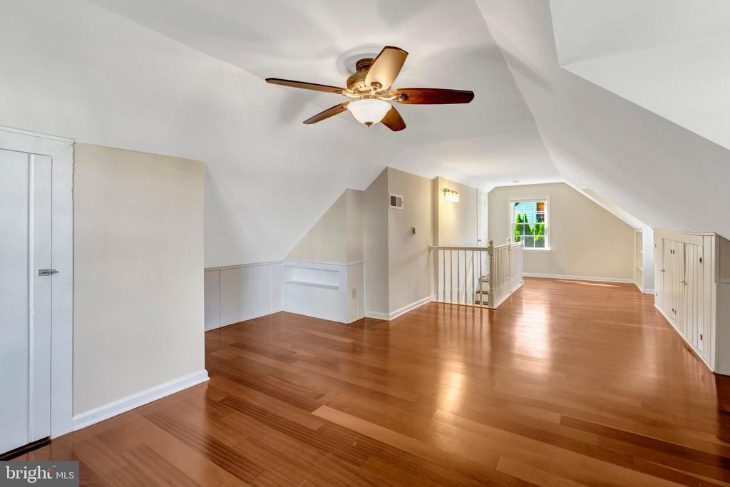 4029 WOODLAND DRIVE