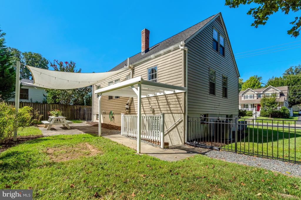 4029 WOODLAND DRIVE