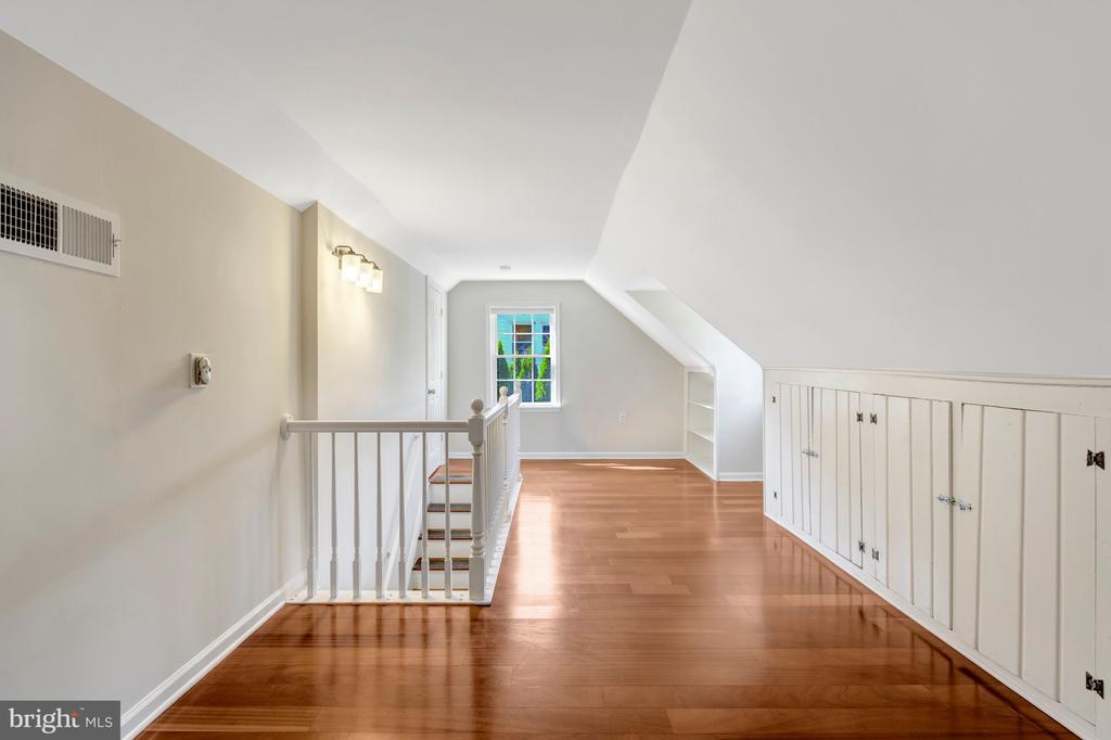 4029 WOODLAND DRIVE