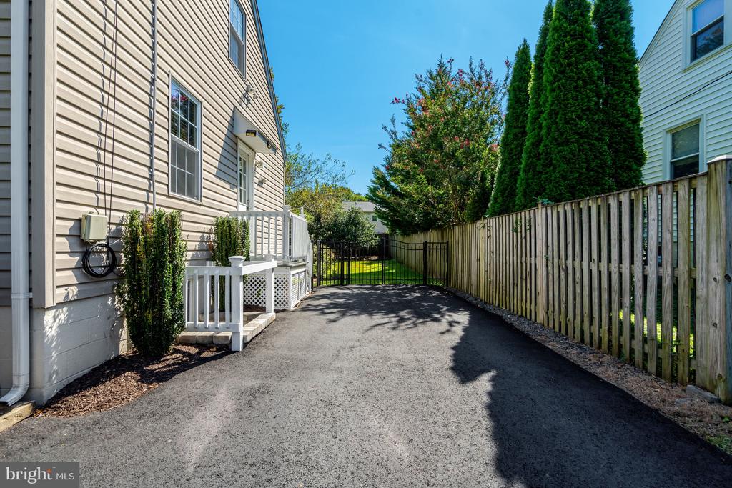 4029 WOODLAND DRIVE