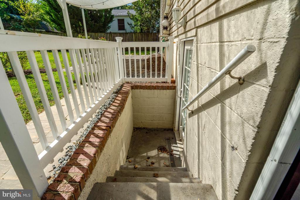 4029 WOODLAND DRIVE