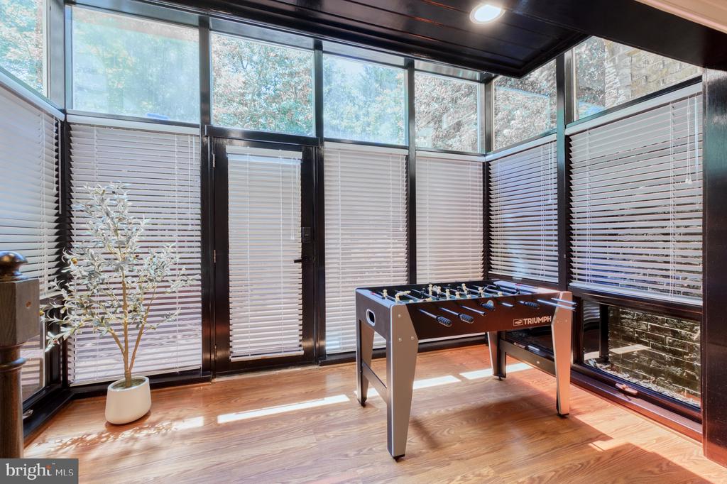 10449 BRECKINRIDGE LANE