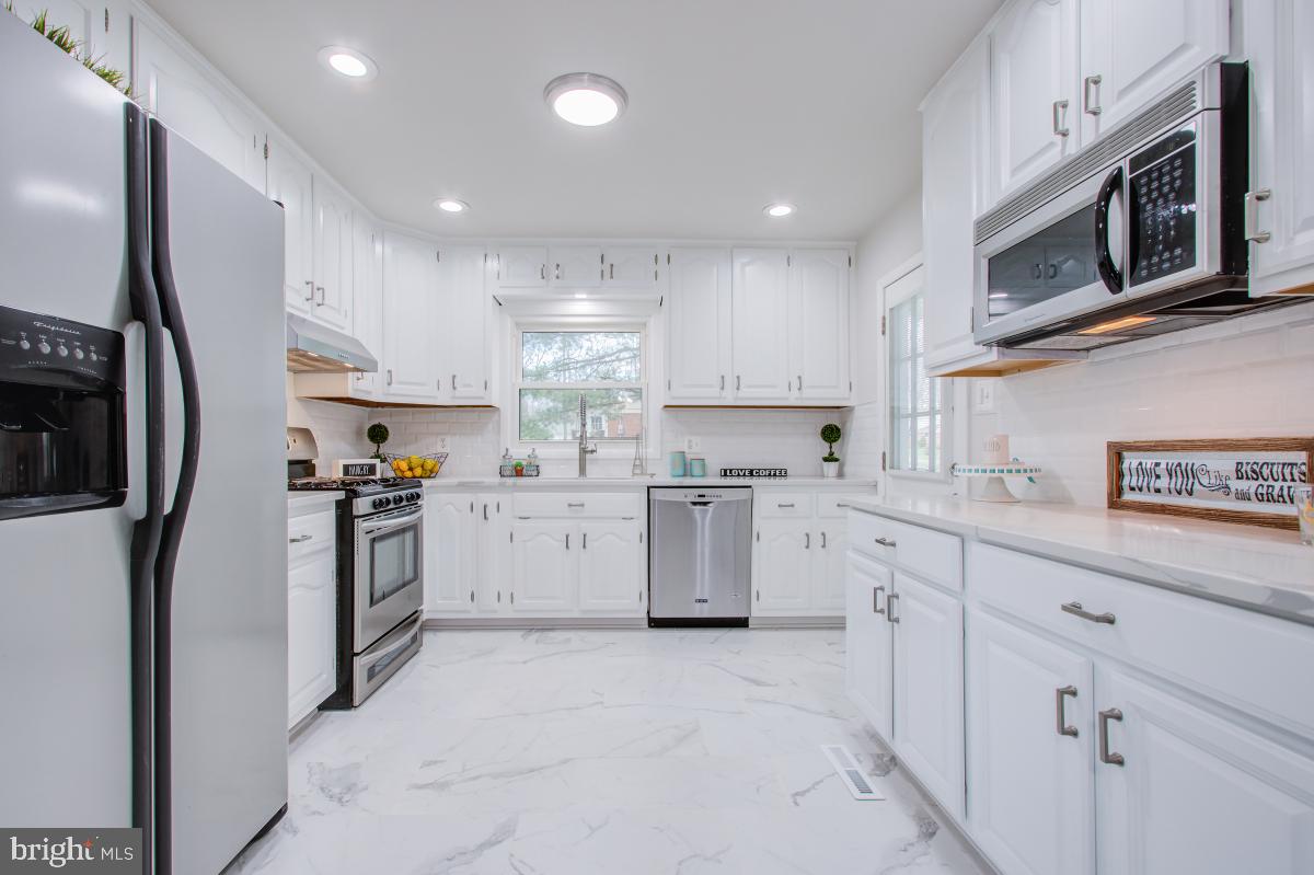 5007 DOGWOOD DRIVE