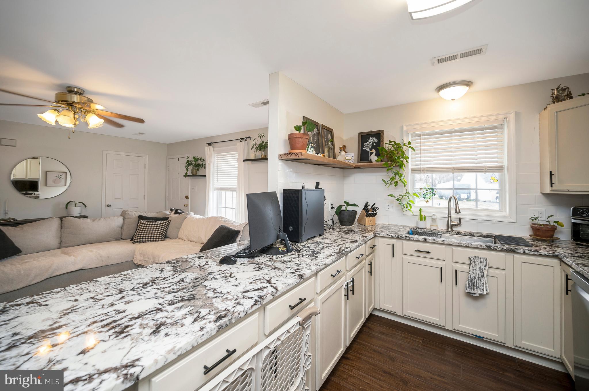 7003 Justin Ct E