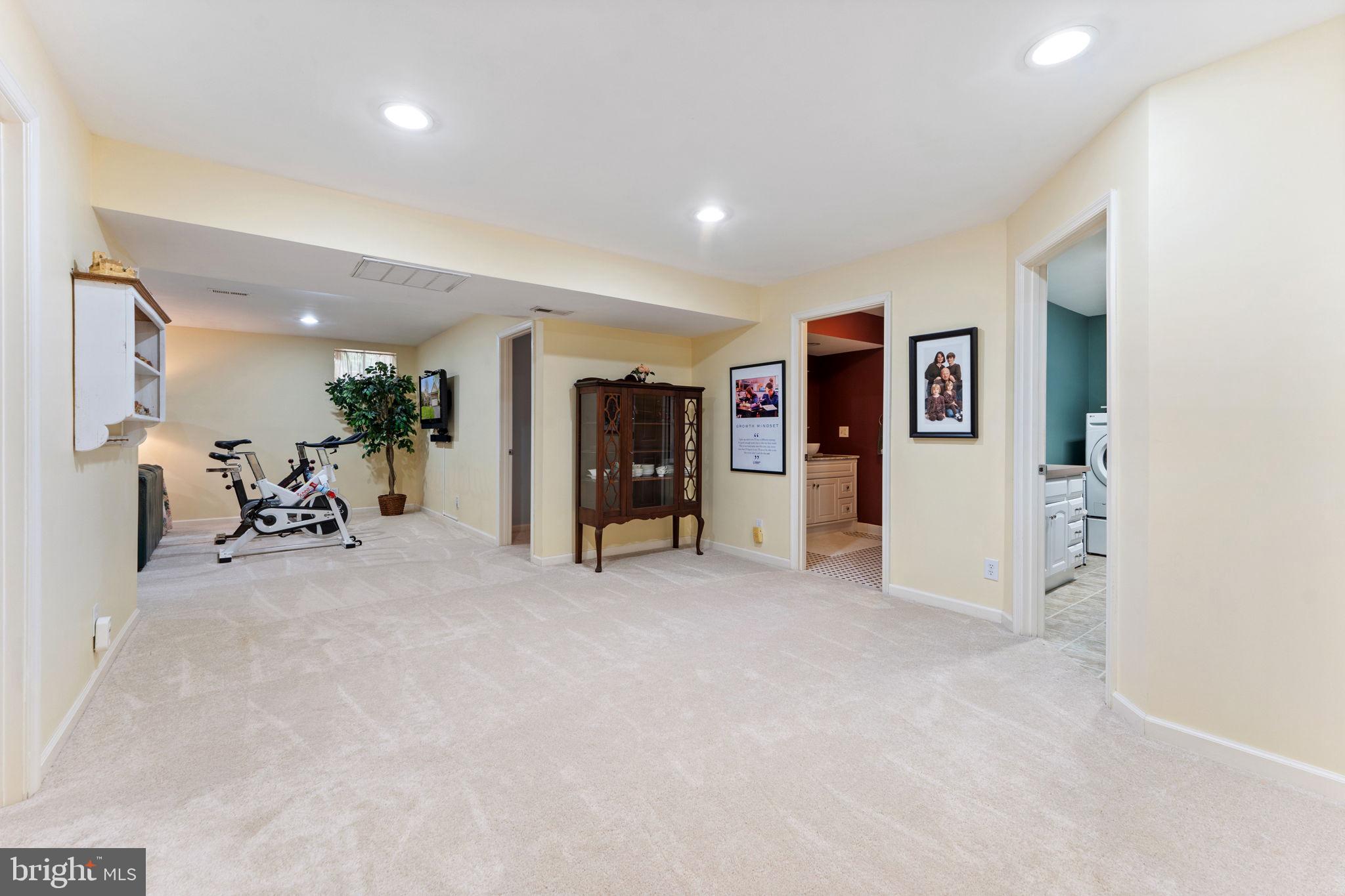 375 HORSESHOE LANE