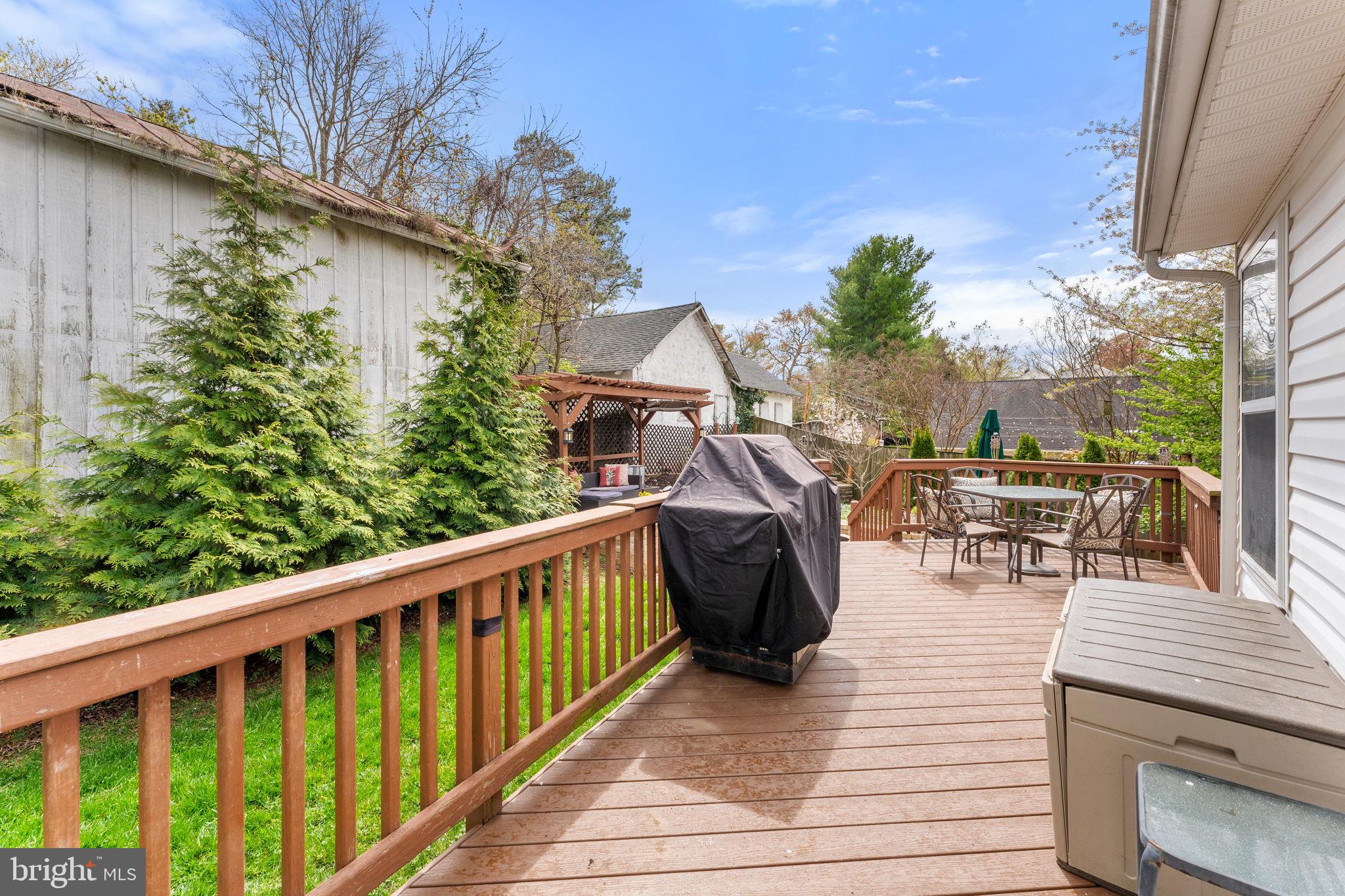 375 HORSESHOE LANE
