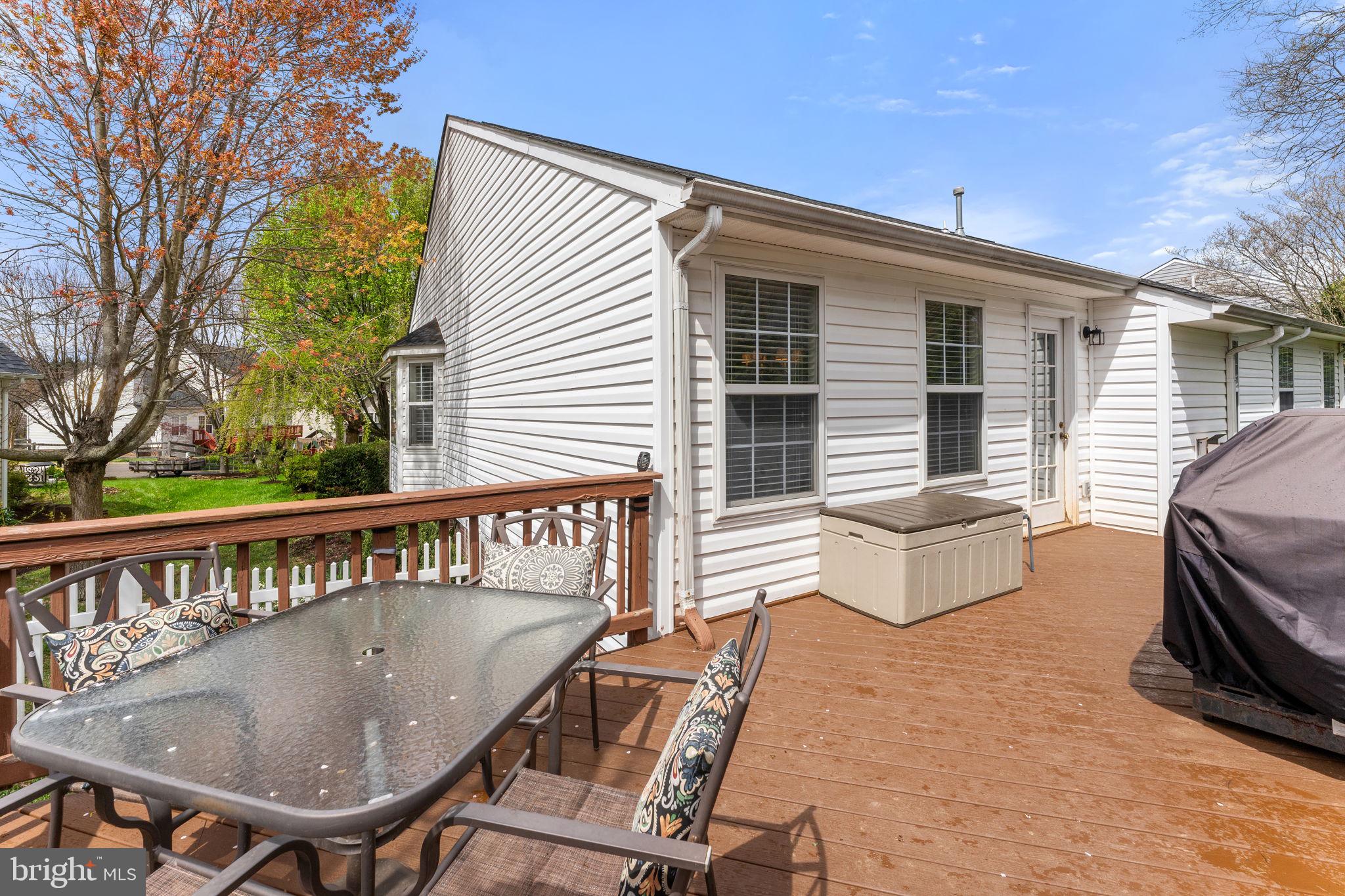 375 HORSESHOE LANE