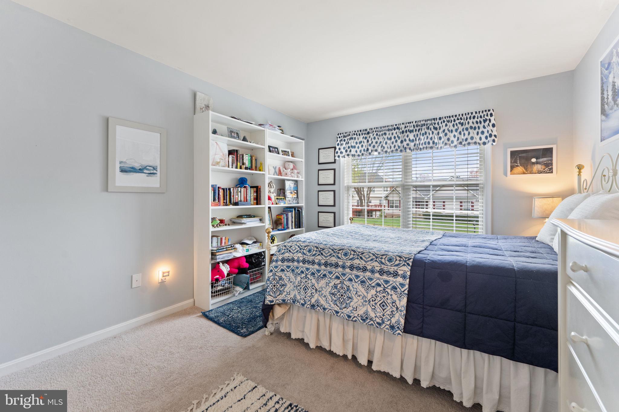 375 HORSESHOE LANE