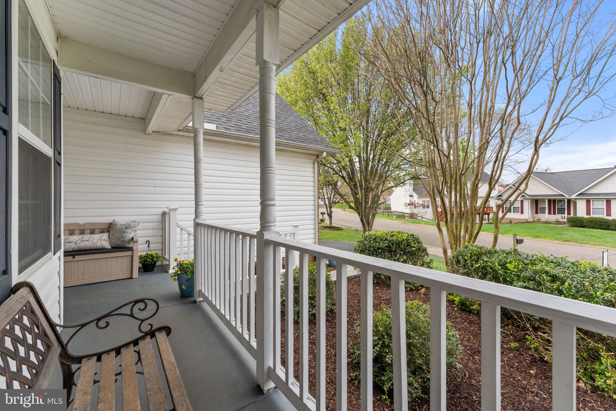 375 HORSESHOE LANE
