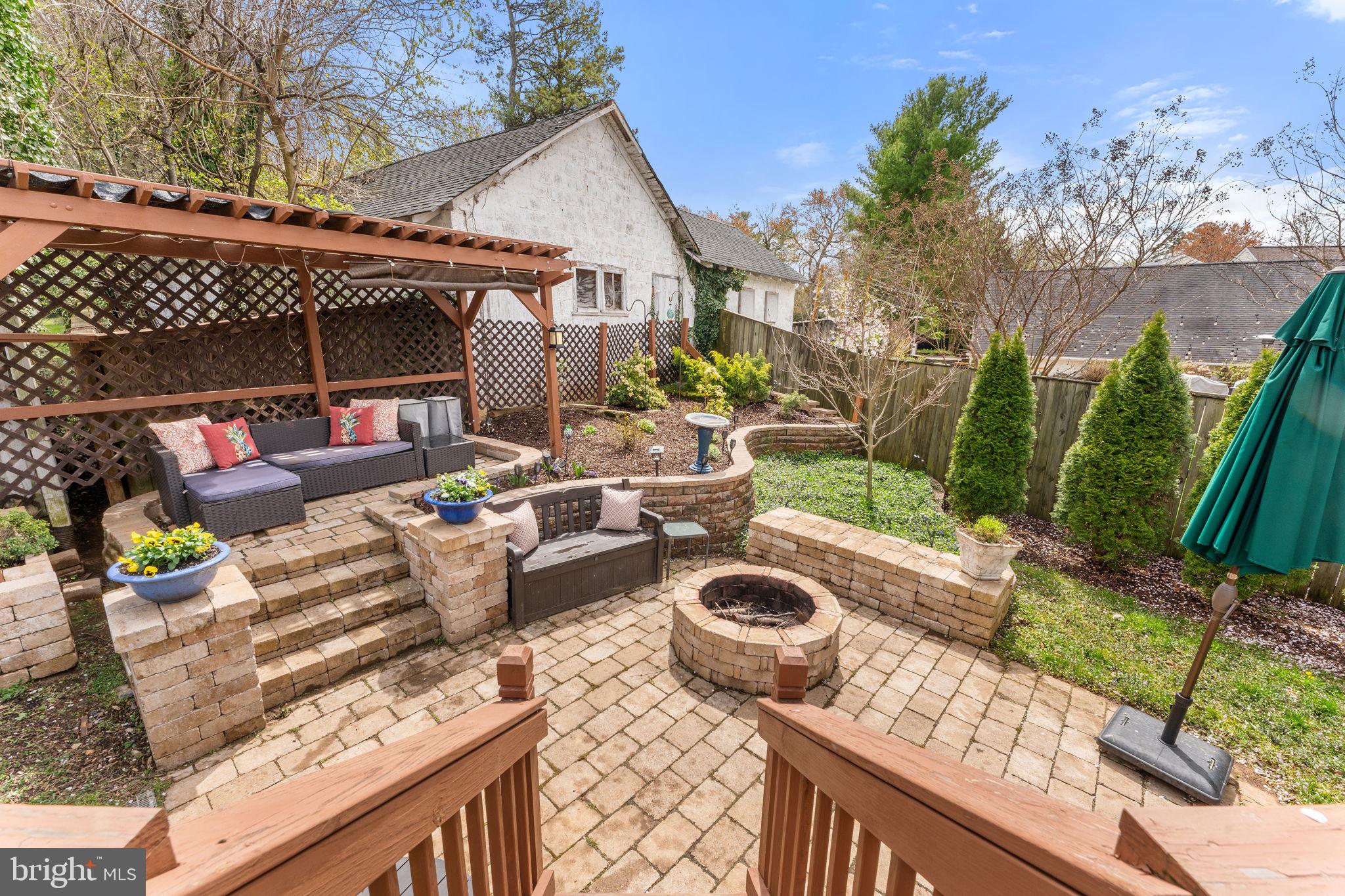 375 HORSESHOE LANE