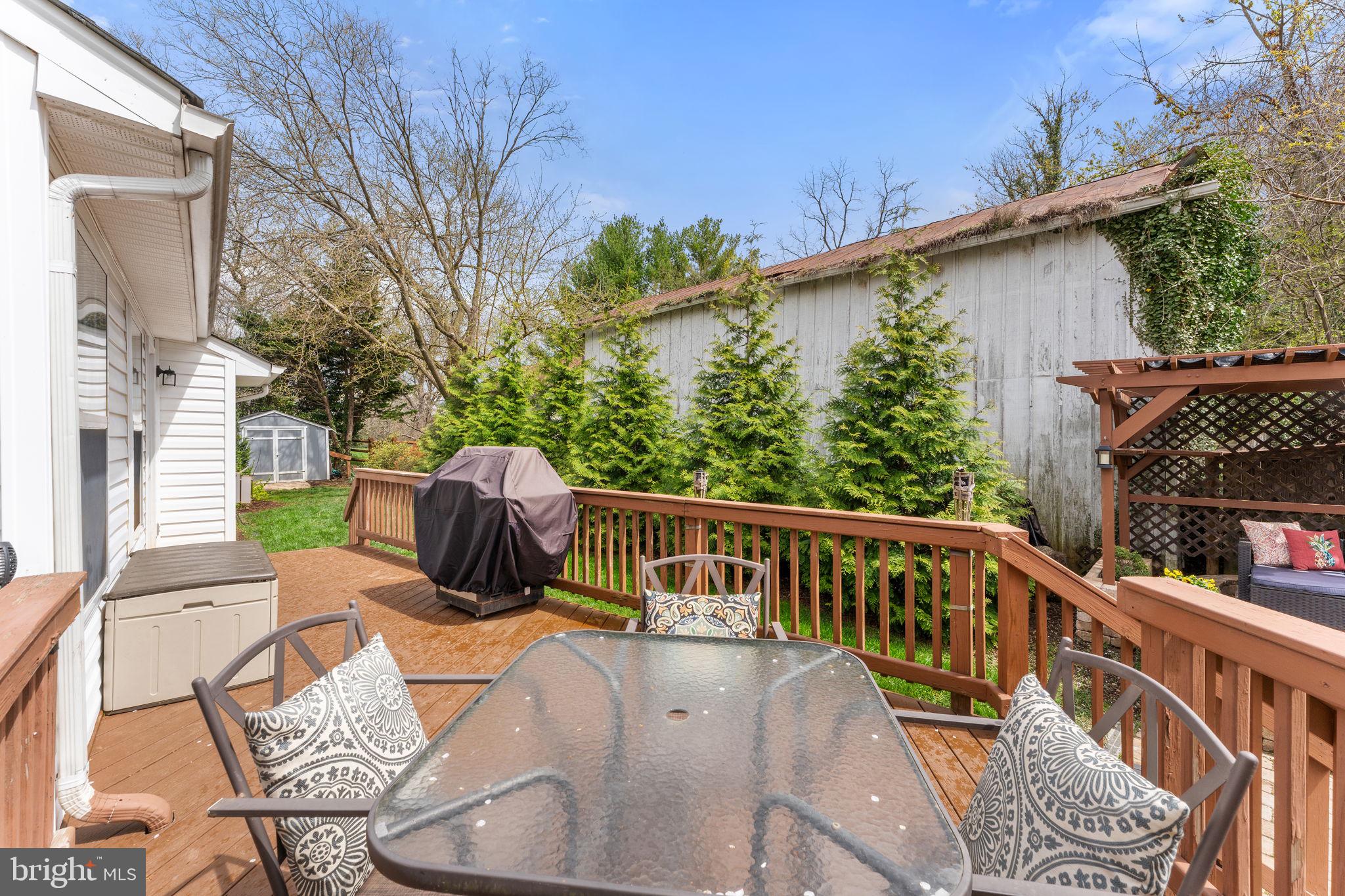 375 HORSESHOE LANE