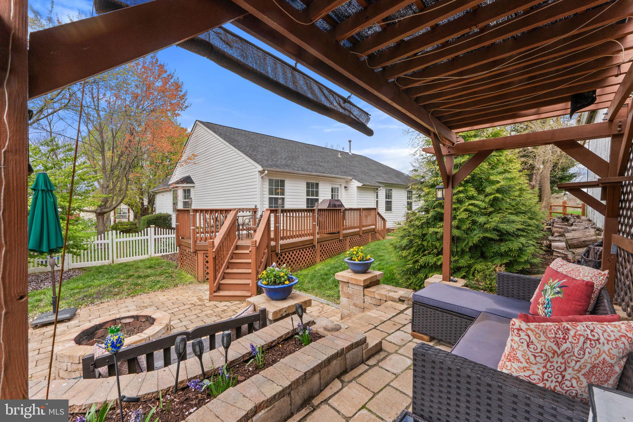 375 HORSESHOE LANE